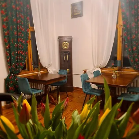 Szklarski Dworek شكلارسكا بوريبا