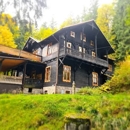 Szklarski Dworek فندق شكلارسكا بوريبا