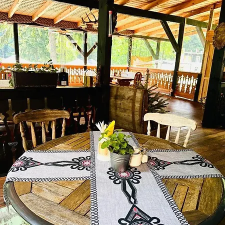 فندق Szklarski Dworek شكلارسكا بوريبا