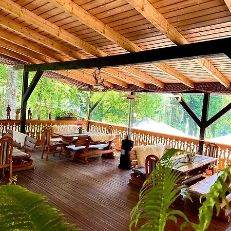 Szklarski Dworek فندق