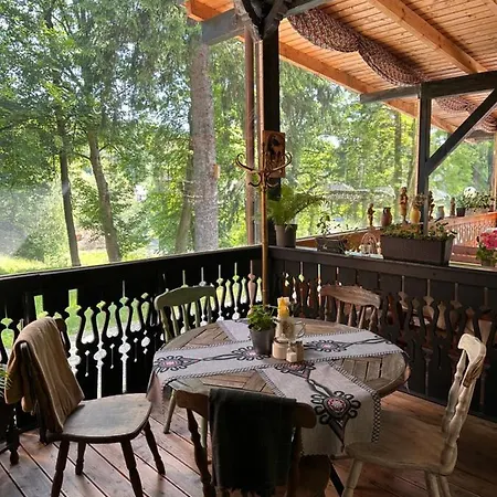 Szklarski Dworek فندق شكلارسكا بوريبا