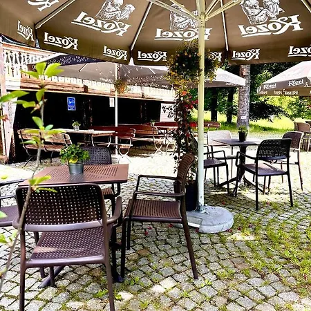 فندق Szklarski Dworek شكلارسكا بوريبا