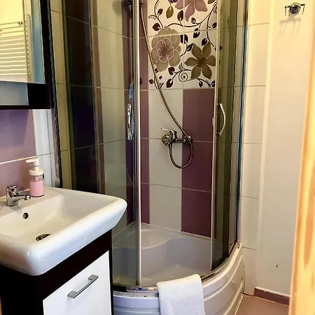 Szklarski Dworek * شكلارسكا بوريبا